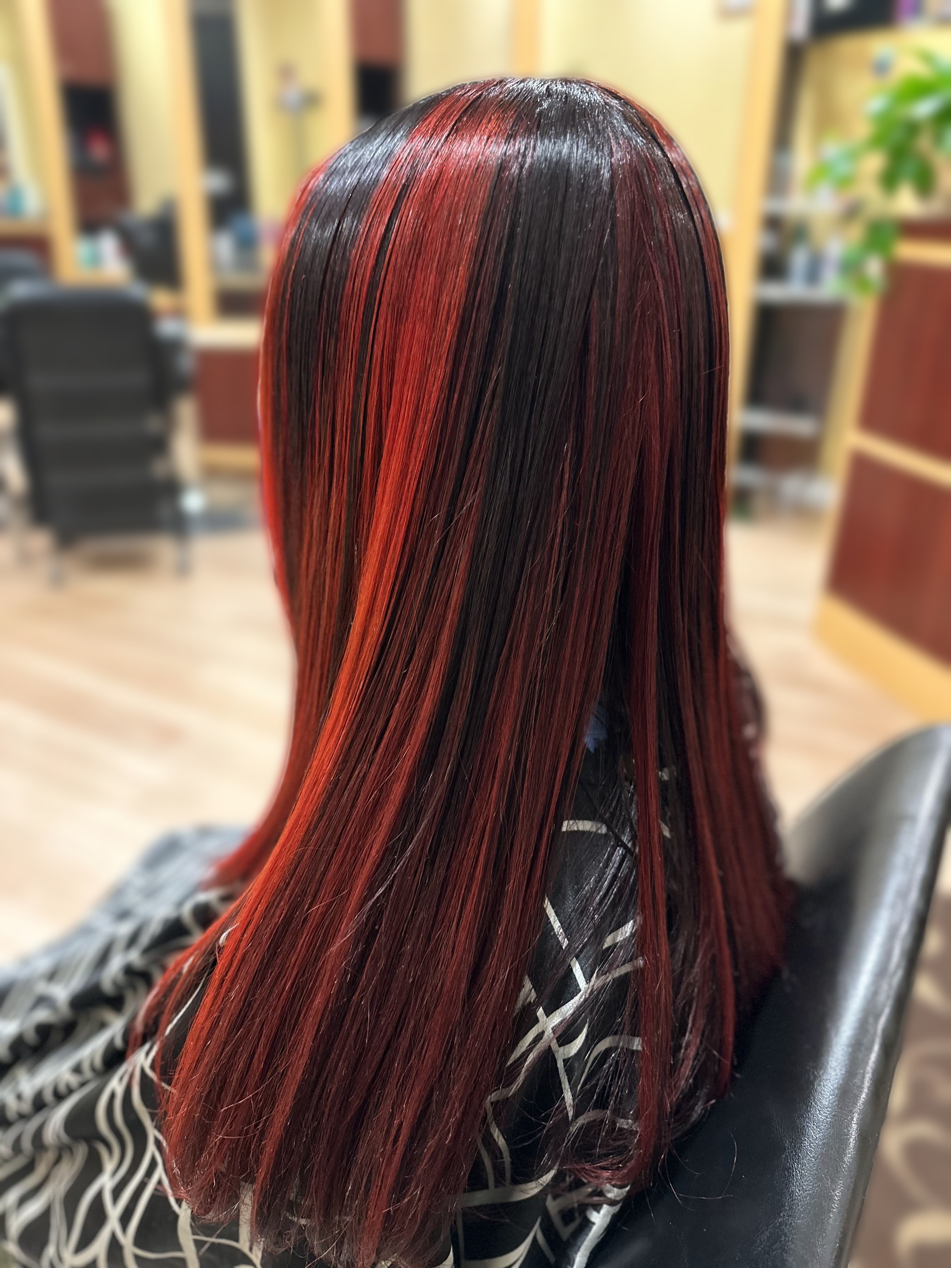 Red highlights with a sleek finish by Patricia